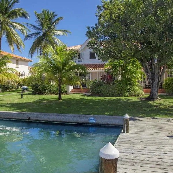The Anchorage #5 a 3 bedroom Waterfront Condo in Rodney Bay condo, hotel u gradu 'Gros Islet'