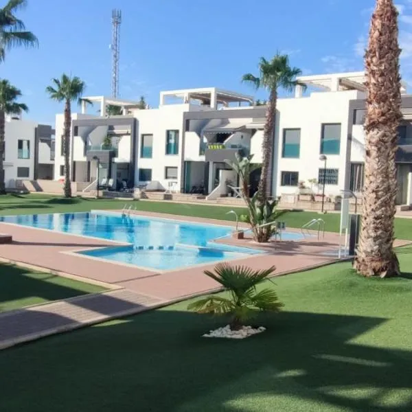 LUXURY BUNGALOW Oasis Beach I-ALICANTE-LA ZENIA BOULEVARD, hotel di Orihuela Costa