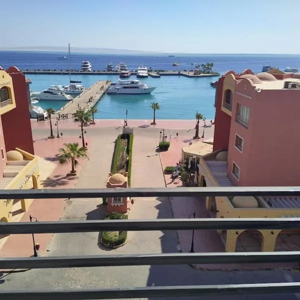 Condo with Breathtaking 's view with 2 bedrooms, hotel v destinaci Hurghada