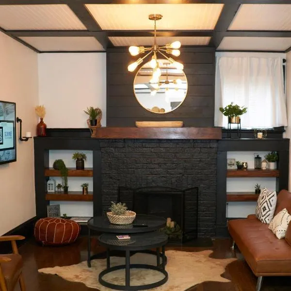 Cozy Atl Getaway - 5 Min From Airport & Downtown, hotel in Atlanta