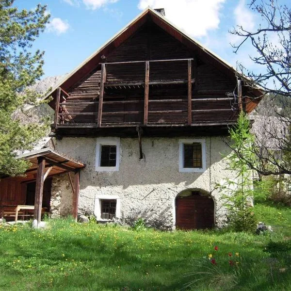 MAISON CARAIL Névache 14 personnes, hôtel à Névache
