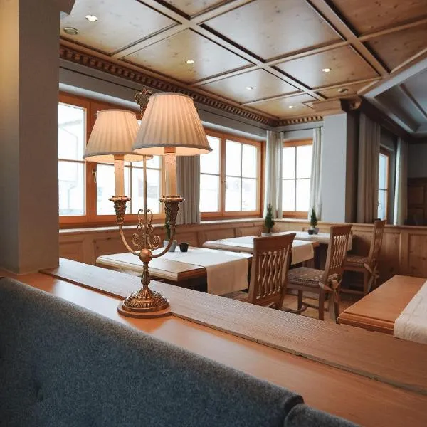 Hotel Acerina Superior, hotel i Lech am Arlberg