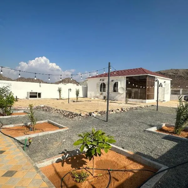 Cozy Mountain House Near Hatta，位于Sinādil的酒店