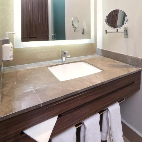 Holiday Inn Express & Suites Monterrey Valle by IHG, hotel u gradu 'Monterrey'