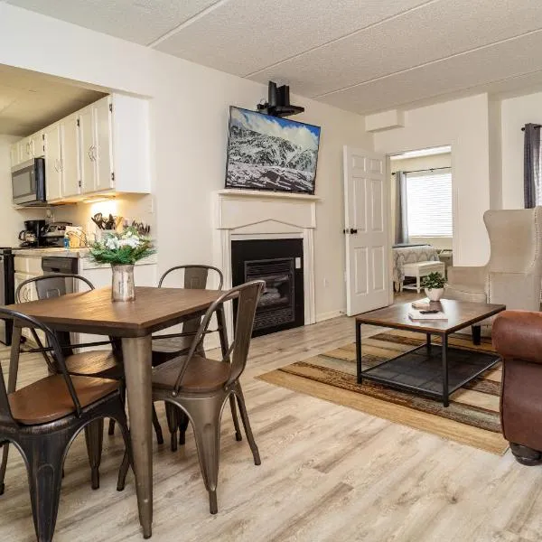 Condo in Gatlinburg very peaceful - 10 min Walk to Main Strip, hotel in Gatlinburg