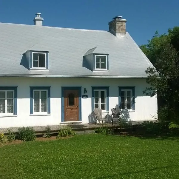 Au Vieux Foyer, Gîte & Chalets, хотел в St-Pierre-de-l'Île-d'Orléans