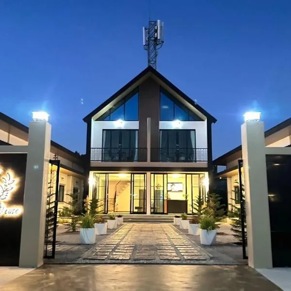 บ้านโอบอ้อม – hotel w mieście That Phanom