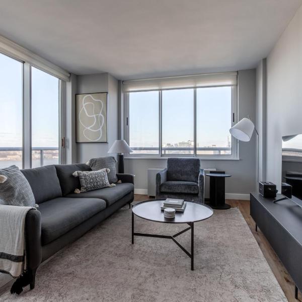 Midtown West 2br w gym roofdeck nr Hudson NYC-1395, New York