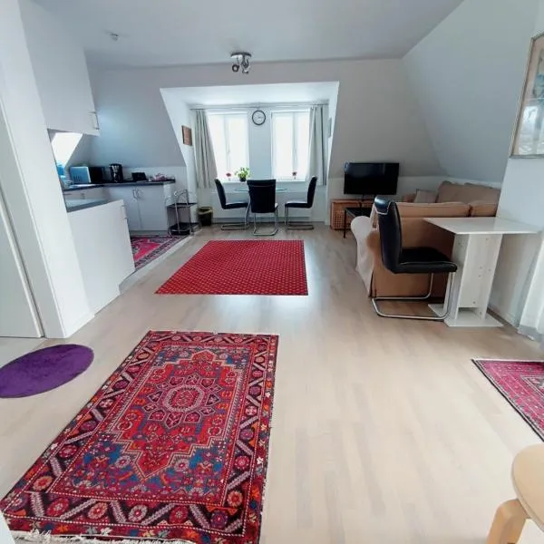 Peaceful Apartment-3 Zi, Loggia & Garden in Blankenese, hotel i Hamborg