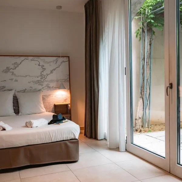 Hôtel du cros d'Auzon, hotel em Saint-Maurice-dʼArdèche