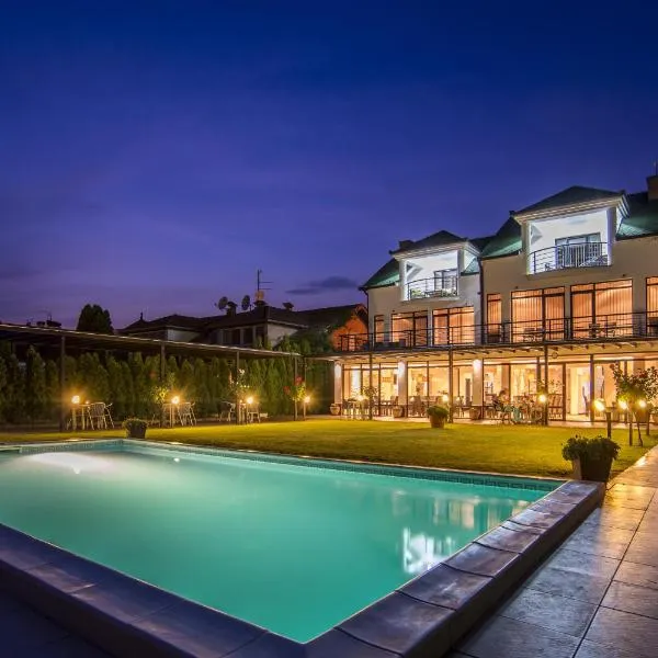 Guest House Panorama Aqualux with Free Parking, готель у місті Новий Сад