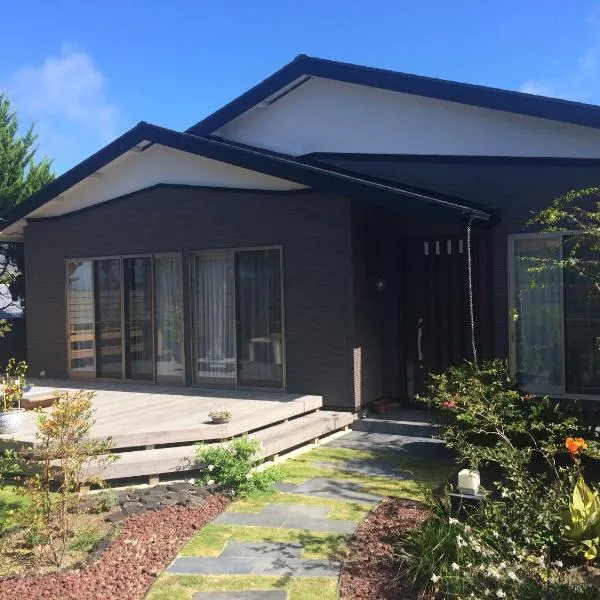 Den House, hotel in Oshima