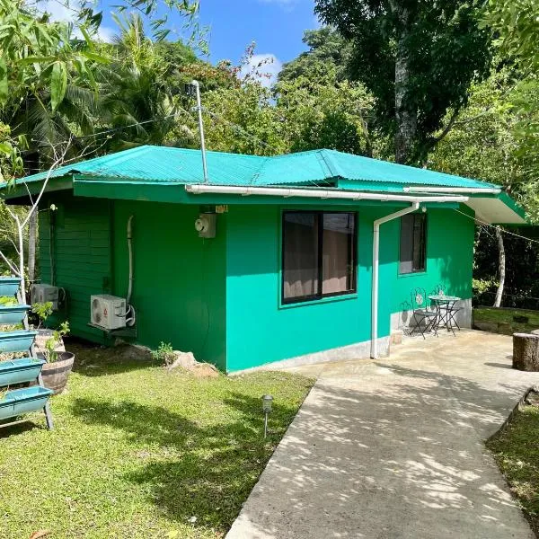 Ngermid Oasis - 2 BD & 1 BA Cozy Cottage, hotel v destinaci Koror