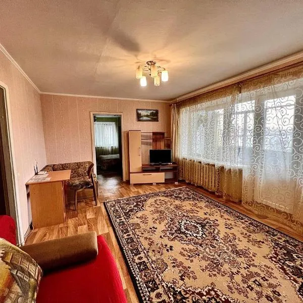 Трехкомнатные апартаменты в ЦЕНТРЕ! СОБОРНАЯ! ПАРКОВКА! 4 РАЗД МЕСТА!Мак Дональдс, hotel in Mykolaiv