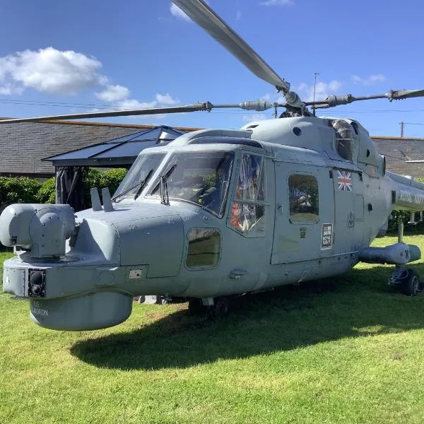 Haelarcher Helicopter Glamping、ヘルストンのホテル