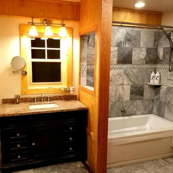 Cascina Rococo at White Lotus Eco Spa Retreat, hotel in Stanardsville