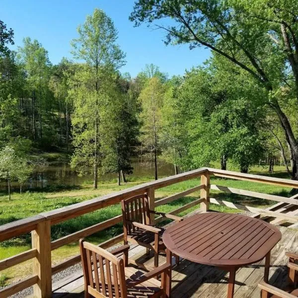 Pond View ( Second bedroom at extra cost), hôtel à Stanardsville