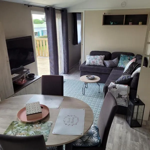 Mobilhome tout confort pour randonneurs pédestres proche Saint-Malo, à 100 m de la plage et du GR34 - Demande préalable requise、サン・クロンのホテル