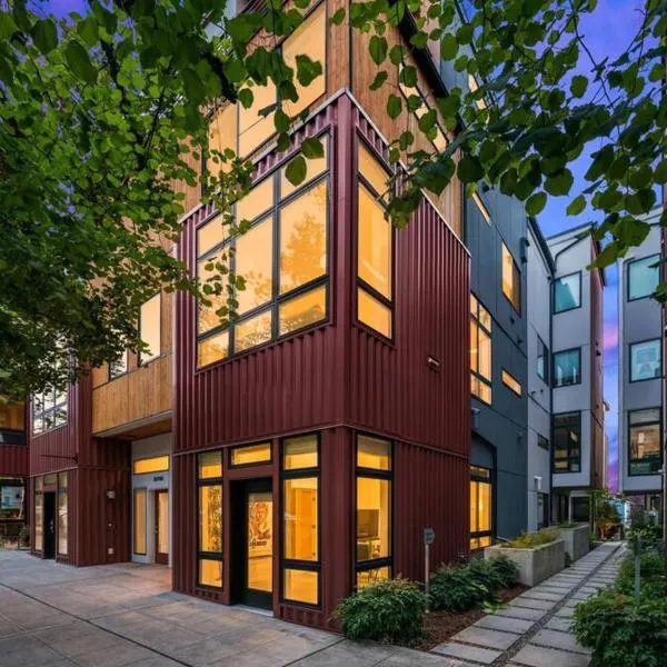 West Seattle's Modern Townhome, hotel in Seattle