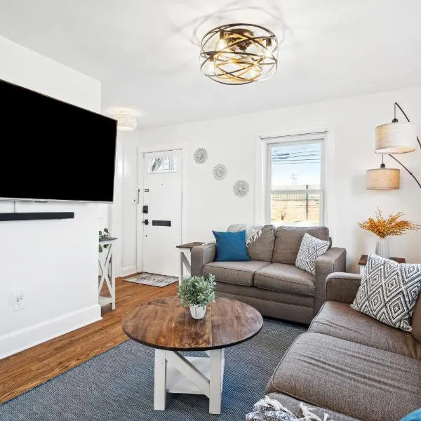 Viesnīca Logan's House Stylish Family Home near Downtown with EV pilsētā Frederika