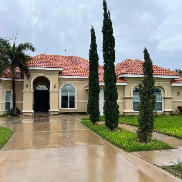 Room, Private Restroom and Entrance, hotel v destinaci Edinburg