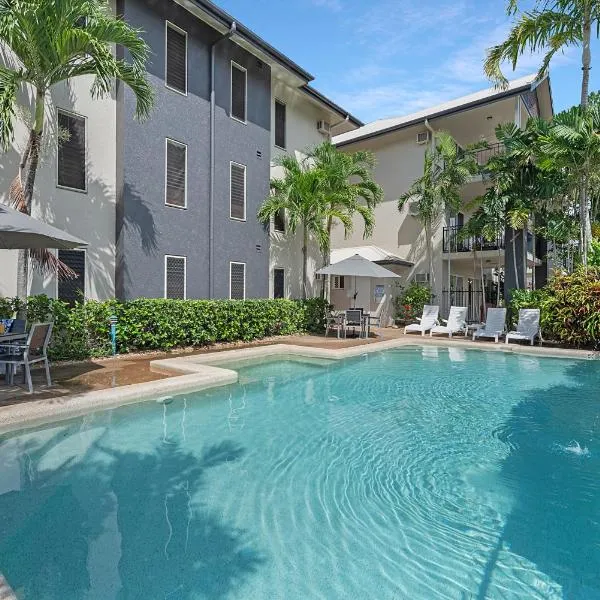 Bay Village Tropical Retreat & Apartments, hotel in Cairns