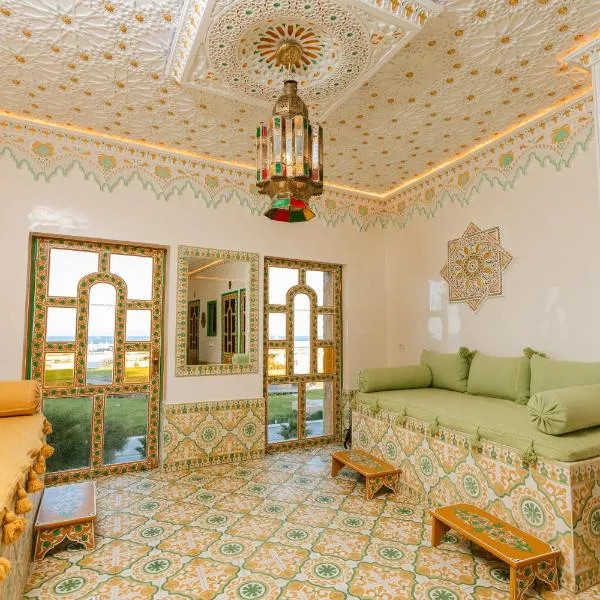 Colorful traditional Riad w/views of Spain, hotel in Tangier