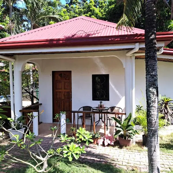Palmera Palma Private 1-BR Bungalow #3, Hotel in Moalboal
