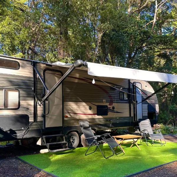 Glamping Rio Sur, hotel u gradu Puerto Varas