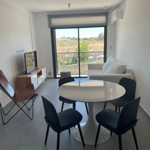 Apartemanto Luxury vistas Nqn 1 bed, hotel in Neuquén