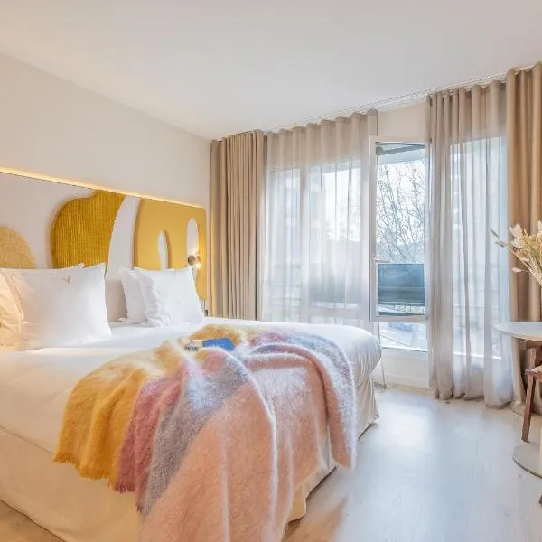 Yuna Porte-Maillot - ApartHotel, hotel in Paris