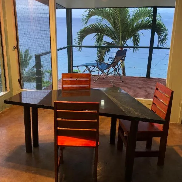 Limericks by the Sea, hotel en Savusavu