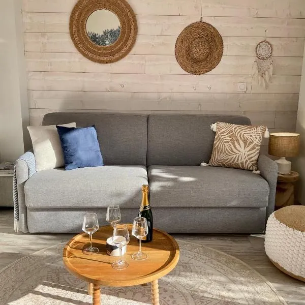 Le Nid Douillet, studio avec terrasse et parking à 400m des plages, hôtel à Larmor-Plage