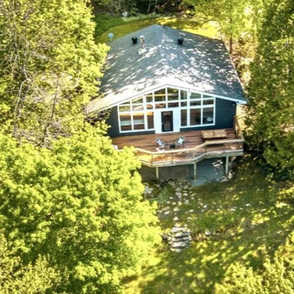 Waterfront Haliburton, All Season, Fully Equipped Cottage!: Haliburton şehrinde bir otel