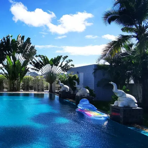 Big swimming pool garden villa 私家泳池花园豪华别墅, hôtel à Na Jomtien