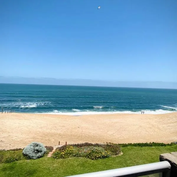 Beachfront 3 bedroom house, hotel in Hentiesbaai
