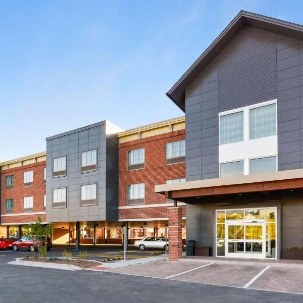Country Inn & Suites by Radisson, Flagstaff Downtown, AZ，位于弗拉格斯塔夫的酒店