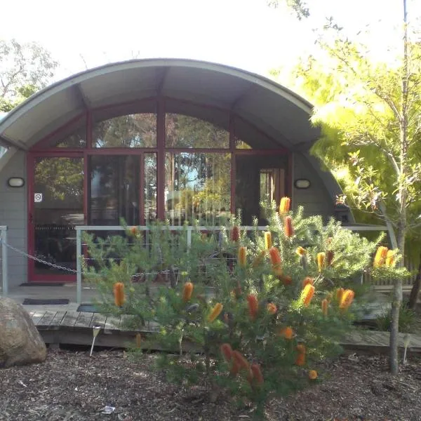 Mallacoota's Shady Gully Caravan Park, hôtel à Mallacoota