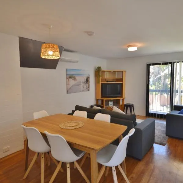 Riverview Holiday Apartment 102 - Kalbarri, WA, khách sạn ở Kalbarri