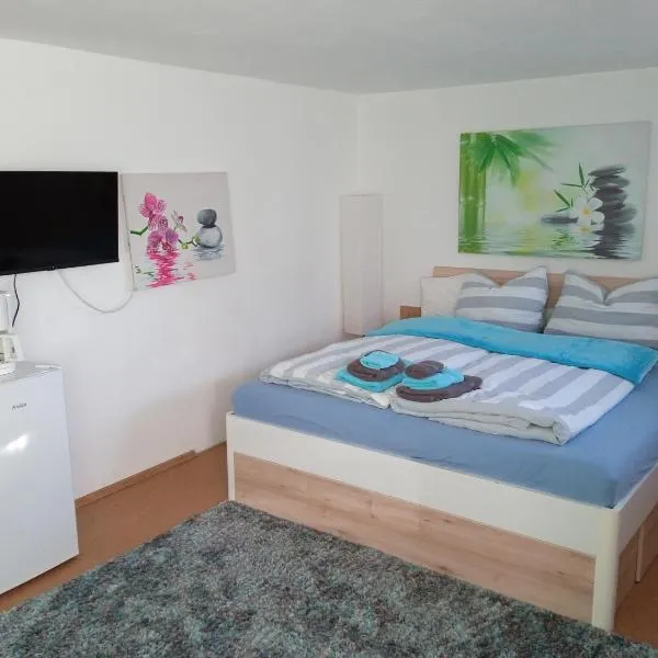 Kleine Unterkunft für Selbstversorger, מלון בנירנברג