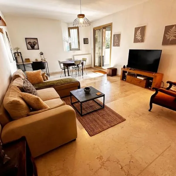 Charmant appartement Proche plage 4P avec jardin, hotel in Marseille