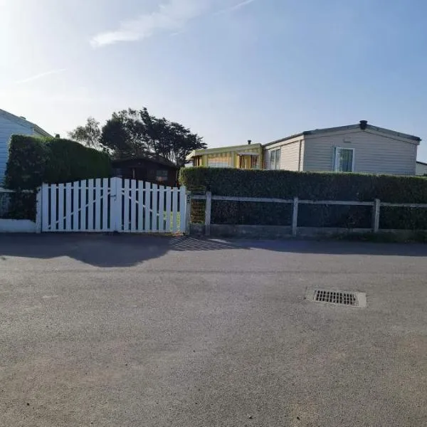 GRAND BUNGALOW frond de mer sur la Côte d'Opale, viešbutis mieste Camiers