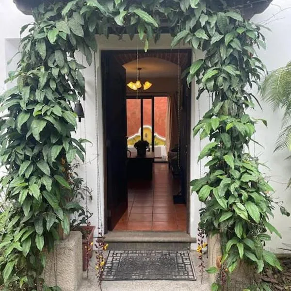 Acogedora casa con firepit, hotel in San Juan del Obispo