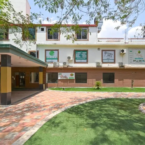 The Byke Grassfield Resort with Outdoor Pool, Shyam Nagar, Jaipur, hotel in Jaipur