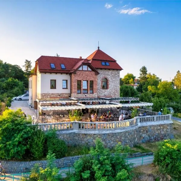 Hotel Plumlov, hótel í Mostkovice