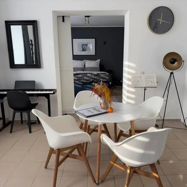Loft with Gym - Kitchen / WiFi / Free Parking, hotel in Berlin