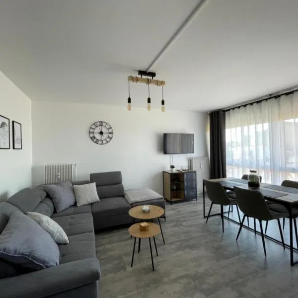 Superbe appartement en rez-de-jardin avec vue mer, hotel in Calais