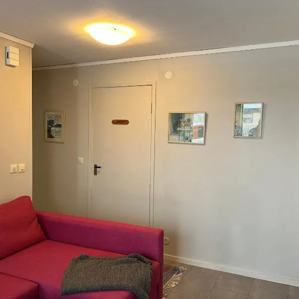 Rommelägenhet, Hotel in Säter