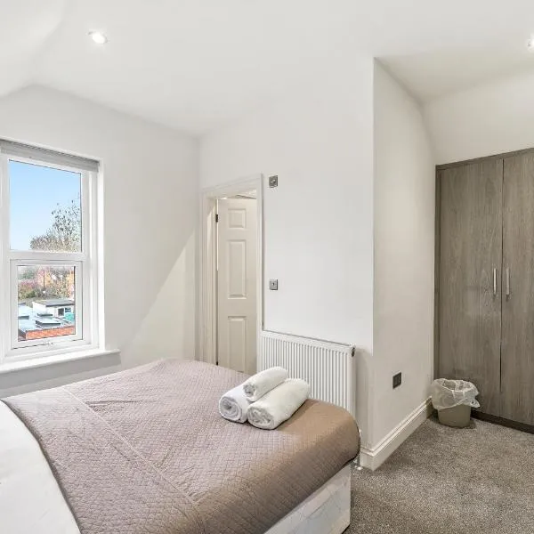 BridgeCity The Sleek Modern Condo - Maidstone Gem - f9, hotel v destinaci Kent