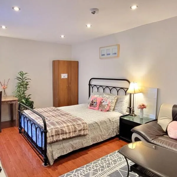 Mainfloor Spacious Room in Toronto – hotel w mieście Toronto